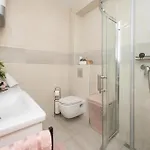 1 Bedroom Cozy Apartment In Seget Donji