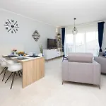 1 Bedroom Cozy Apartment In Seget Donji *