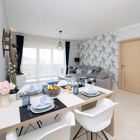 1 Bedroom Cozy Apartment In Seget Donji Apartamento