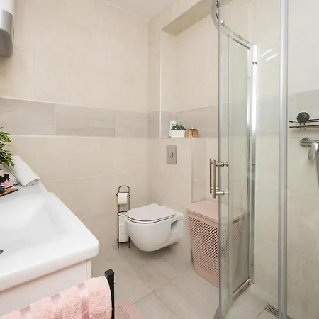 1 Bedroom Cozy Apartment In Seget Donji