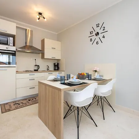 1 Bedroom Cozy Apartment In Seget Donji *