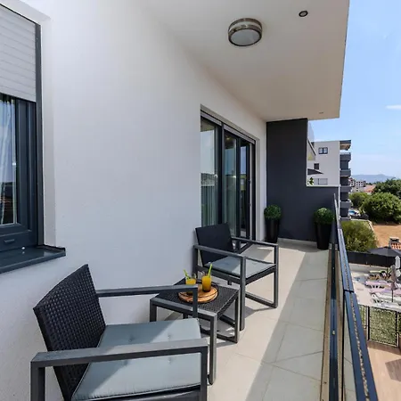 1 Bedroom Cozy Apartment In Seget Donji Apartamento Trogir