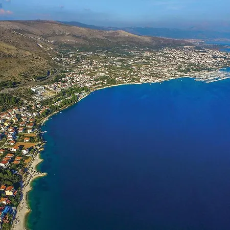 Apartamento 1 Bedroom Cozy Apartment In Seget Donji Trogir
