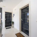 1 Bedroom In Seget Donji *