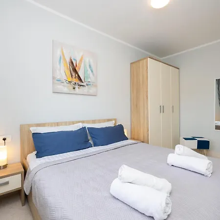 1 Bedroom Cozy Apartment In Seget Donji Trogir